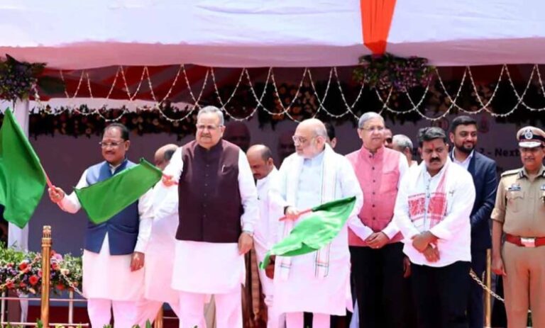 अमित-शाह-ने-डायल-112-को-दी-नई-ताकत,-400-वाहनों-और-मोबाइल-फॉरेंसिक-वैन-को-दिखाई-हरी-झंडी