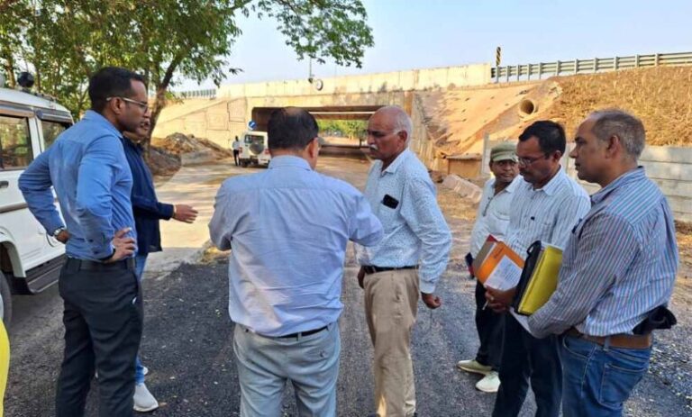 लोक-निर्माण-विभाग-के-सचिव-ने-निर्माणाधीन-कुरुद-सिर्री-मार्ग-और-सिर्री-चटौद-सड़क-का-किया-निरीक्षण