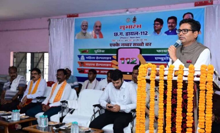 वित्त-मंत्री-ओपी-चौधरी-ने-रायगढ़-को-मिली-16-अत्याधुनिक-डायल-112-ईआरवी-वाहनों-को-दिखाई-हरी-झंडी