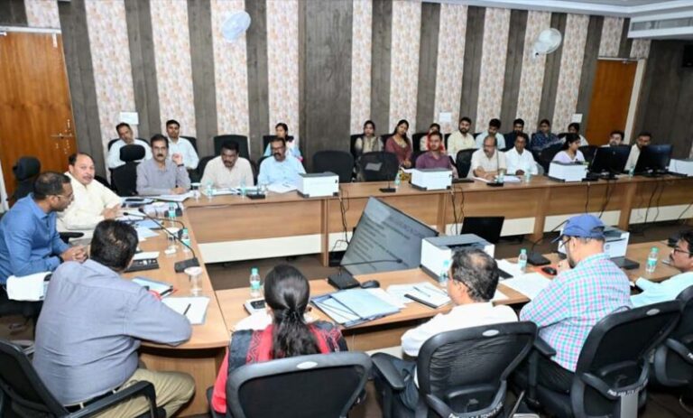 लोक-निर्माण-विभाग-के-कार्यों-में-जनहित-और-तकनीकी-दक्षता-पर-जोर,-निर्माण-कार्यों-में-गुणवत्ता-और-तेजी-सुनिश्चित-करने-के-निर्देश
