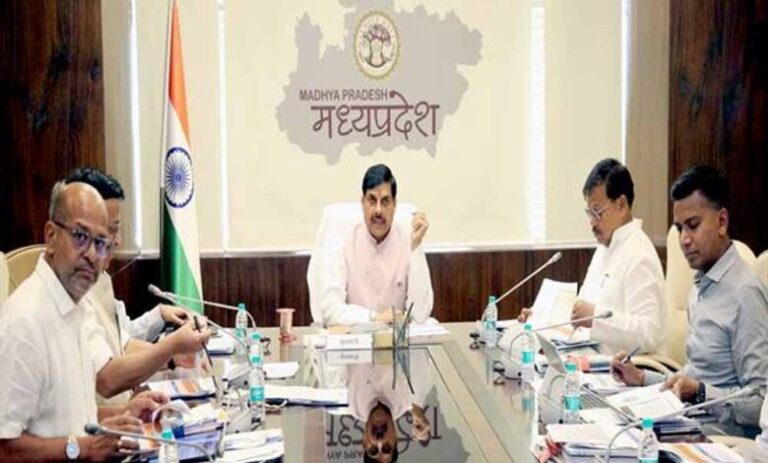सौर-ऊर्जा-के-उपयोग-को-अधिकाधिक-प्रोत्साहित-करें-:-मुख्यमंत्री-डॉ.-यादव