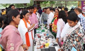 रायपुर-:-समाधान-शिविर-कुटरु-में-उमड़ा-जनसैलाब-तपती-धूप-में-भी-दिखा-शासकीय-योजनाओं-के-प्रति-ग्रामीणों-का-भारी-उत्साह