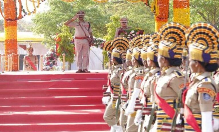 देशभक्ति-के-जज्बे,-अनुशासन-और-आत्मविश्वास-से-सराबोर-दीक्षांत-परेड-ने-किया-रोमांचित