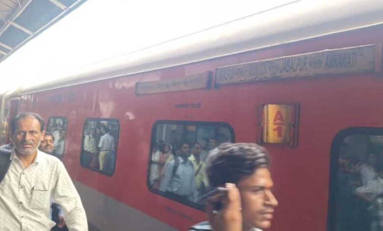 सतना रेलवे स्टेशन पर बड़ी चूक, डिस्प्ले में इंटरसिटी तो प्लेटफॉर्म पर पहुंची महाकौशल एक्सप्रेस