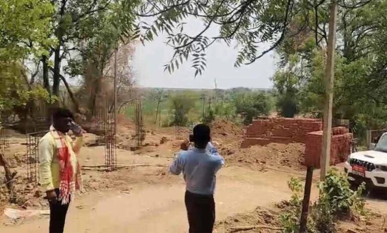 सरकारी-जमीन-पर-बन-रहा-था-रिसॉर्ट!-शिकायत-मिलते-ही-प्रशासन-ने-लगाई-रोक