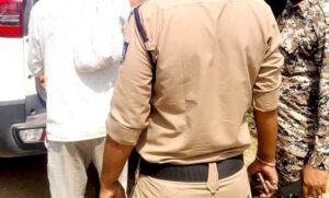 मुरैना-के-डायल-112-हीरोज-कुएँ-में-गिरकर-घायल-हुए-45-वर्षीय-व्यक्ति-को-पहुँचाया-अस्पताल