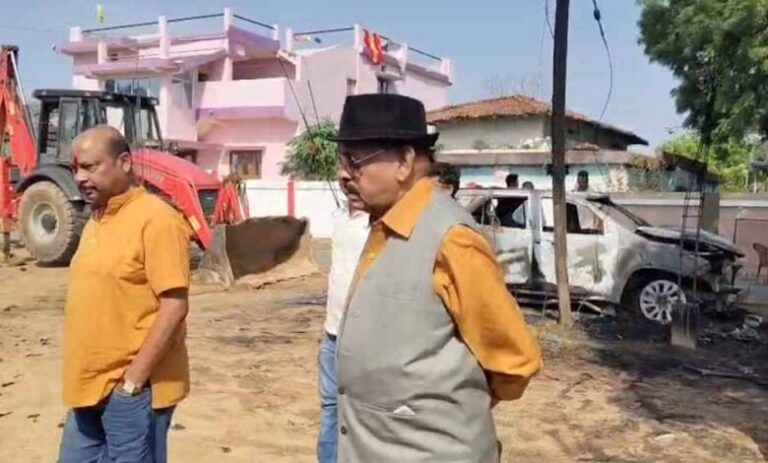 रेत-विवाद-में-सनसनीखेज-वारदात!-फॉर्च्यूनर-सवार-युवक-को-जिंदा-जलाने-का-आरोप,-4-हिरासत-में