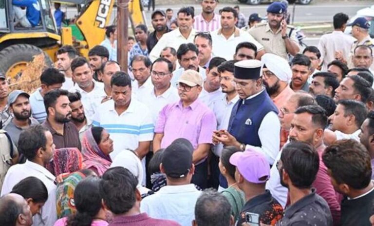 मंत्री-सारंग-ने-सड़क-निर्माण-के-साथ-प्रभावित-परिवारों-के-पुनर्वास-की-बनाई-राह