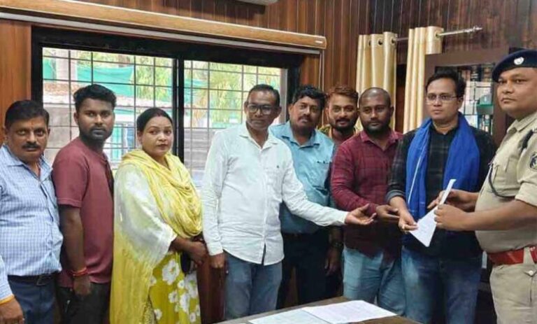 मुकेश-चंद्राकर-हत्याकांड-में-गवाहों-को-1-लाख-रुपये-का-लालच?-sp-से-की-गई-शिकायत