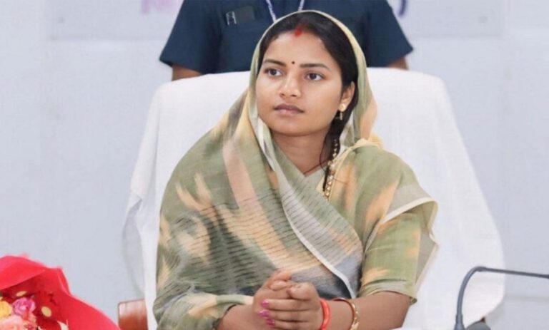 सुपोषण-वृक्ष–मुनगा’-बनेगा-जनआंदोलन,-मंत्री-लक्ष्मी-राजवाड़े-ने-जनप्रतिनिधियों-से-किया-पौधरोपण-का-आह्वान