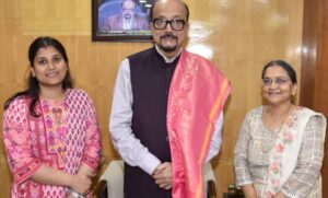 राज्यपाल-डेका-से-सुप्रीम-कोर्ट-में-छत्तीसगढ़-की-स्टैंडिंग-काउंसिल-सुजैन-ने-की-सौजन्य-भेंट
