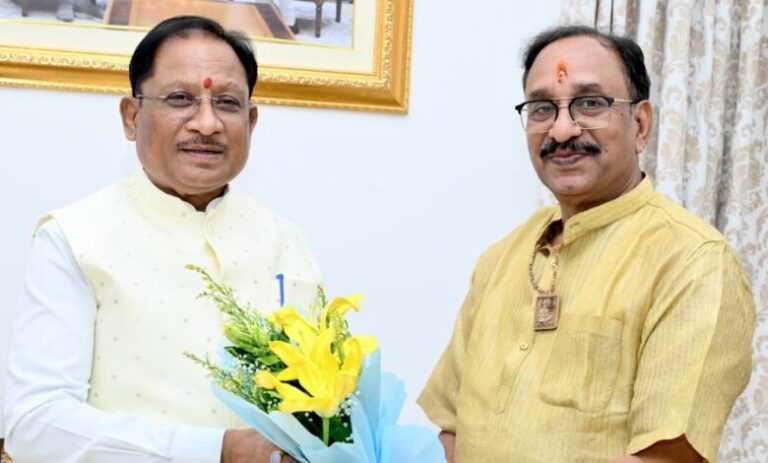 मुख्यमंत्री-से-छत्तीसगढ़-योग-आयोग-के-नवनियुक्त-अध्यक्ष-संजय-अग्रवाल-ने-की-सौजन्य-मुलाकात