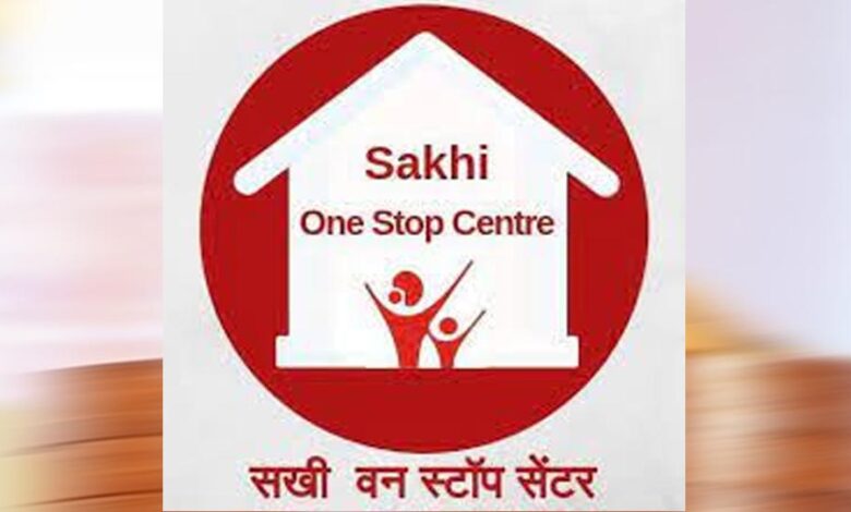 10 साल बाद फिर जुड़ा बिखरा परिवार, सखी की पहल से बेटियों को मिला माता-पिता का साथ