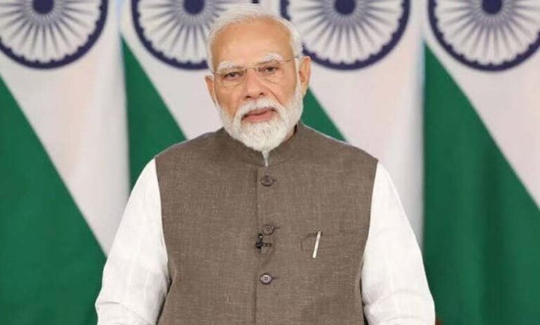 neet-परीक्षा-के-बीच-pm-मोदी-का-संवेदनशील-फैसला,-एयरपोर्ट-पर-किया-इंतजार
