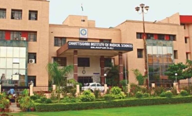 छत्तीसगढ़-में-17-हजार-डॉक्टर,-फिर-भी-मेडिकल-कॉलेजों-में-पद-खाली;-सिविल-सोसाइटी-ने-उठाई-भर्ती-की-मांग