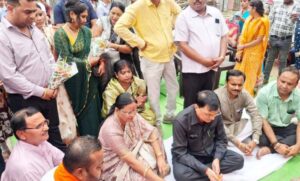 उद्योग-मंत्री-लखनलाल-देवांगन-ने-सड़क-डामरीकरण-का-कार्य-प्रारंभ-कराया