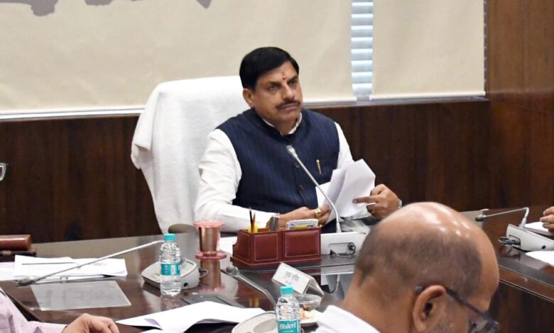 सार्वजनिक स्थलों पर सीसीटीवी और आवासों में ईको फ्रेंडली भवन निर्माण सामग्री के उपयोग को करें प्रोत्साहित : मुख्यमंत्री डॉ. यादव