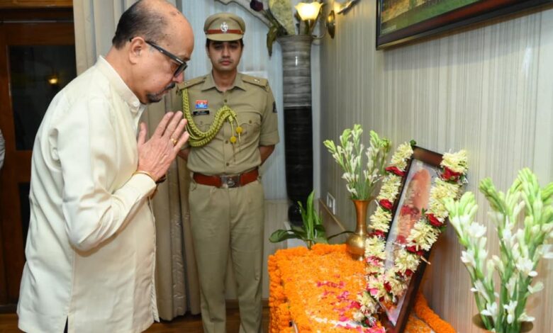 डॉ श्यामा प्रसाद मुखर्जी की पुण्यतिथि पर राज्यपाल ने दी श्रद्धांजलि