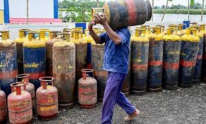 कमर्शियल-सिलिंडर-पर-केंद्र-का-बड़ा-फैसला,-गैर-घरेलू-पैक्ड-lpg-से-हटे-सभी-प्रतिबंध