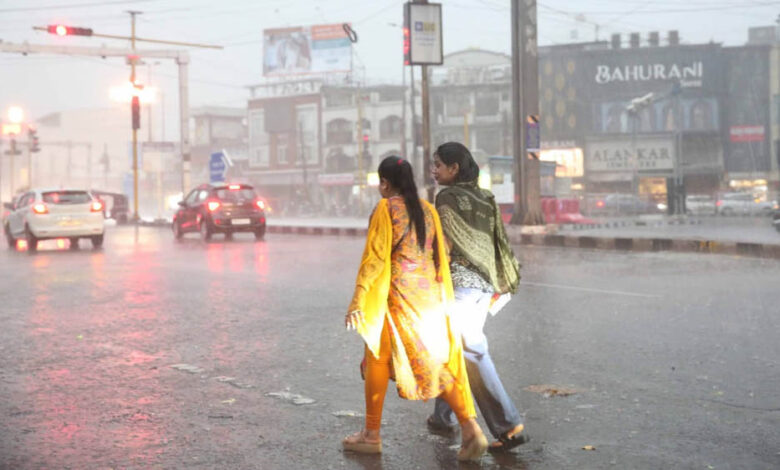 MP Weather Update: 15 जिलों में झमाझम बारिश, 2 दिन में भोपाल-उज्जैन पहुंचेगा मानसून; ग्वालियर-चंबल में इंतजार जारी