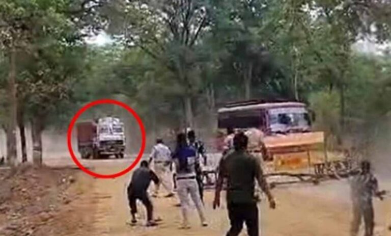mohla-manpur-में-पुलिस-बैरिकेड-तोड़कर-भागा-ट्रक,-दर्दनाक-हादसे-में-मासूम-की-मौत