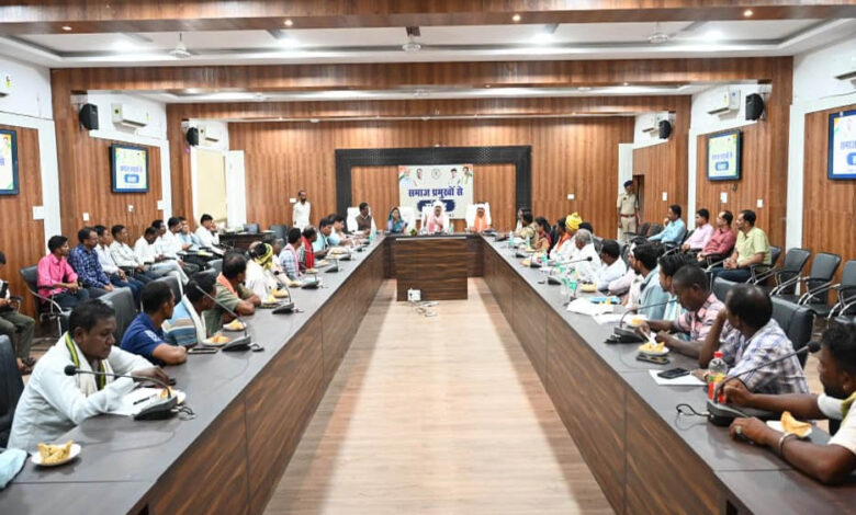 रायपुर-:-नक्सल-मुक्त-बस्तर-के-नव-निर्माण-में-समाज-निभाए-अग्रणी-भूमिका-:-उप-मुख्यमंत्री-विजय-शर्मा