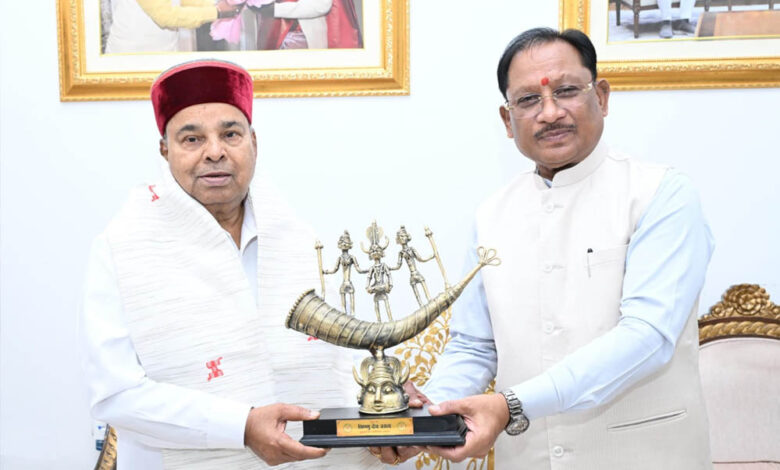 मुख्यमंत्री विष्णुदेव साय से कर्नाटक के राज्यपाल श्री थावरचंद गहलोत ने की सौजन्य भेंट
