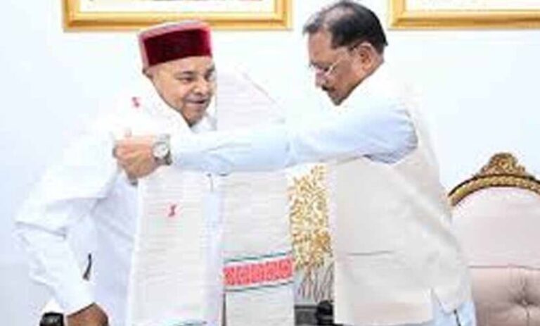 cm-विष्णुदेव-साय-से-मिले-कर्नाटक-के-राज्यपाल-थावरचंद-गहलोत,-समसामयिक-मुद्दों-पर-हुई-चर्चा