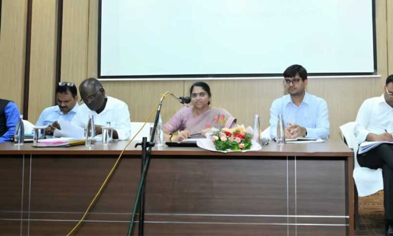 निर्माण-कार्यों-का-हर-15-दिनों-में-करें-निरीक्षण,-नागरिक-सुविधाओं-के-काम-में-न-हो-लापरवाही-:-शंगीता-आर.