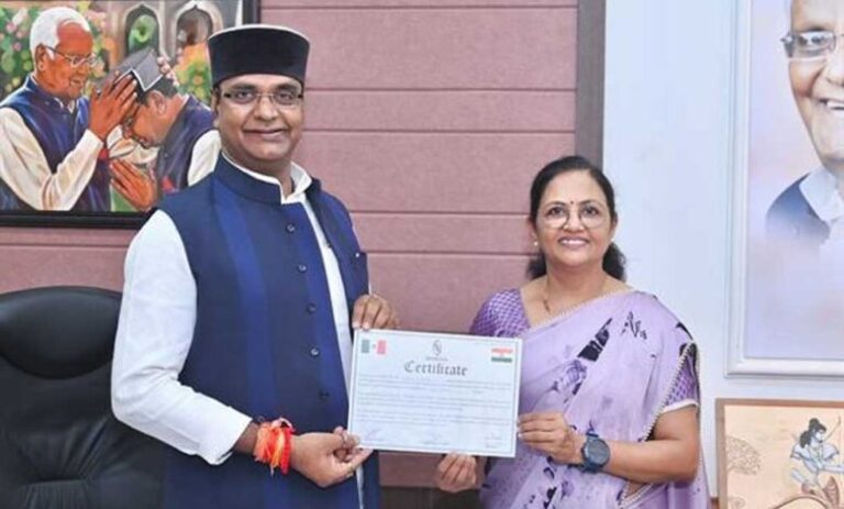 मंत्री-विश्वास-सारंग-ने-पर्वतारोही-ज्योति-रात्रे-को-दी-ऐतिहासिक-उपलब्धि-पर-शुभकामनाएं
