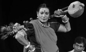 लोककला-की-अमर-स्वर-सरिता-को-राजकीय-सम्मान:-पद्म-विभूषण-तीजन-बाई-को-अश्रुपूरित-विदाई