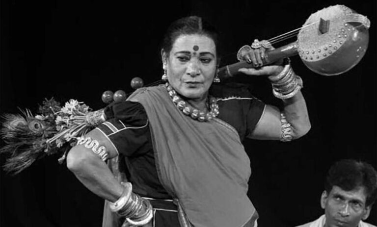लोककला-की-अमर-स्वर-सरिता-को-राजकीय-सम्मान:-पद्म-विभूषण-तीजन-बाई-को-अश्रुपूरित-विदाई