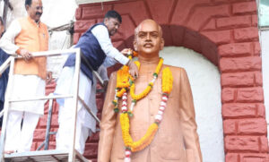 डॉ.-श्यामा-प्रसाद-मुखर्जी-की-जयंती-पर-वन-मंत्री-कश्यप-ने-अर्पित-की-पुष्पांजलि