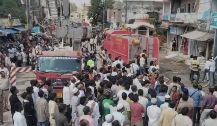 सतना-में-बहुमंजिला-इमारत-में-भीषण-आग,-तीन-लोगों-का-रेस्क्यू;-कई-के-फंसे-होने-की-सूचना
